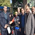 بدرقه همکاران دوچرخه سوار زائر کربلا از دارالقرآن شهرداری اسلامشهر 